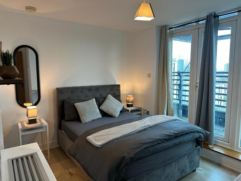 Cosy Views Apartment Londra Exterior foto
