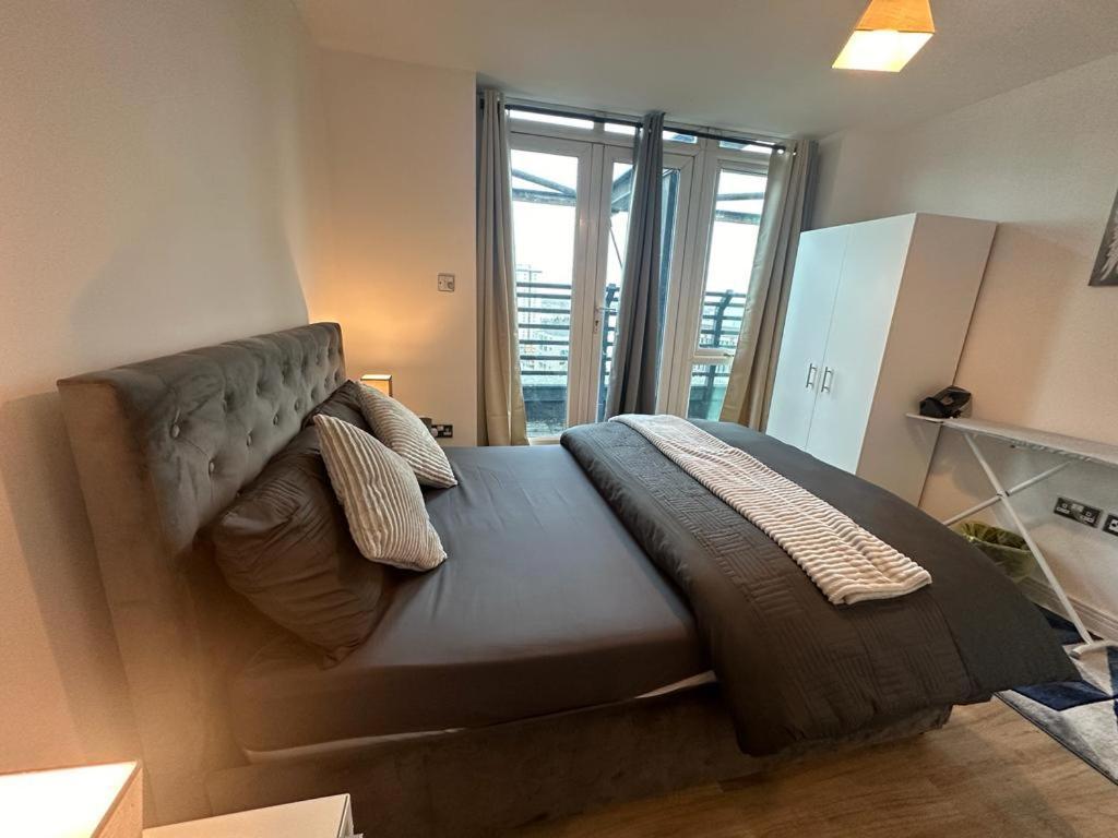 Cosy Views Apartment Londra Exterior foto