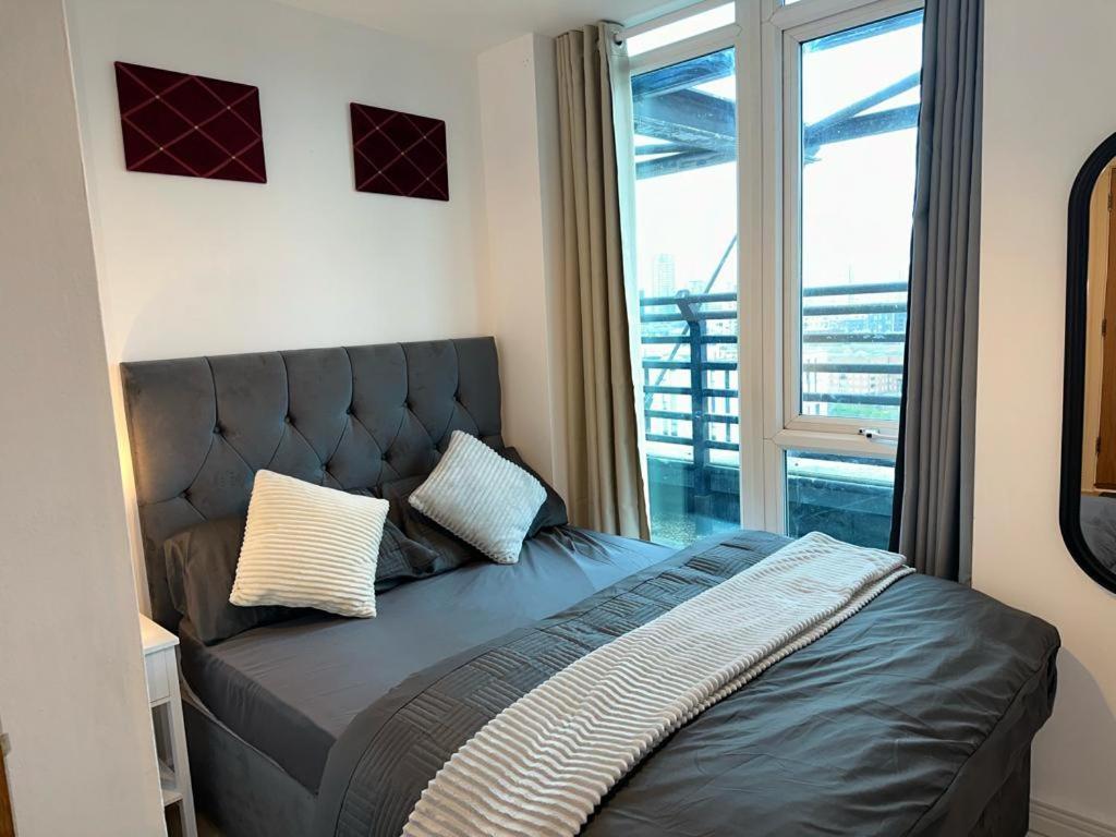 Cosy Views Apartment Londra Exterior foto